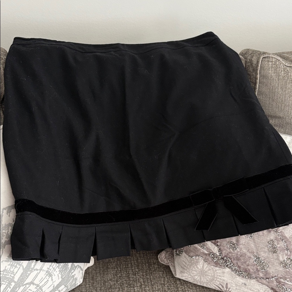 NWOT Sz 16 Black Skirt with Velvet Bow Detail along the pleated hem.
